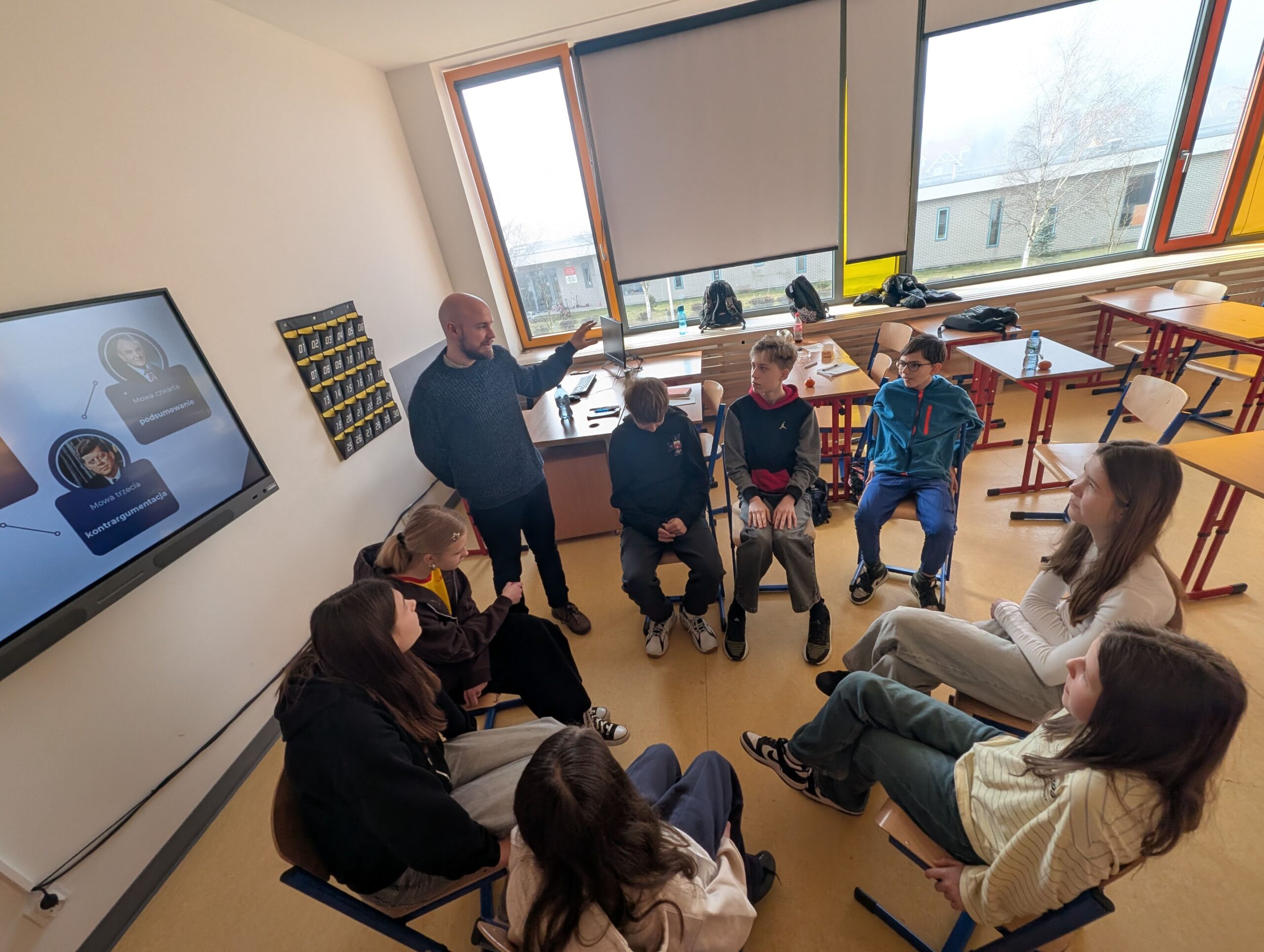 🎤 Retoryka w praktyce, czyli „Debatuj z klasą – Walka na słowa”! 🏛️